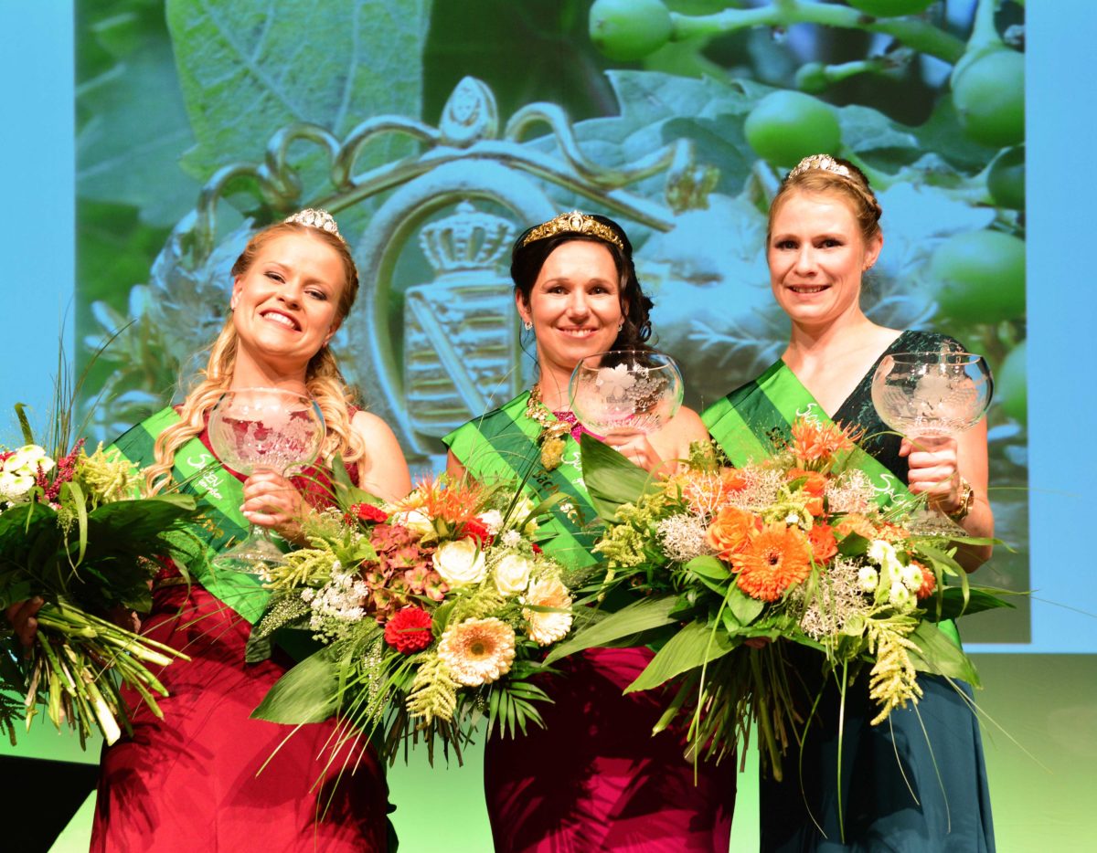 Katja Böhme ist die 32. Sächsische Weinkönigin › Weinbauverband Sachsen